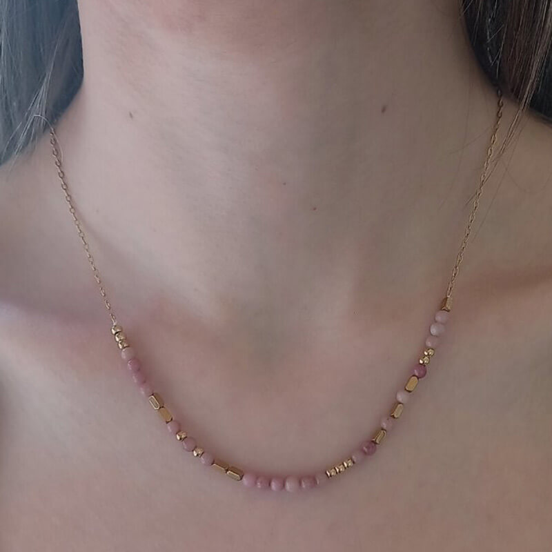 ROSEMARY - Κολιέ ατσάλινο χρυσού χρώματος ροζ χαλαζία - Image 2